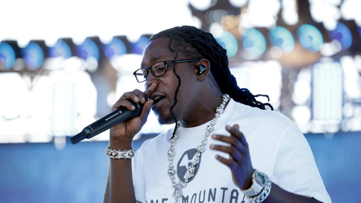 Don Toliver performing